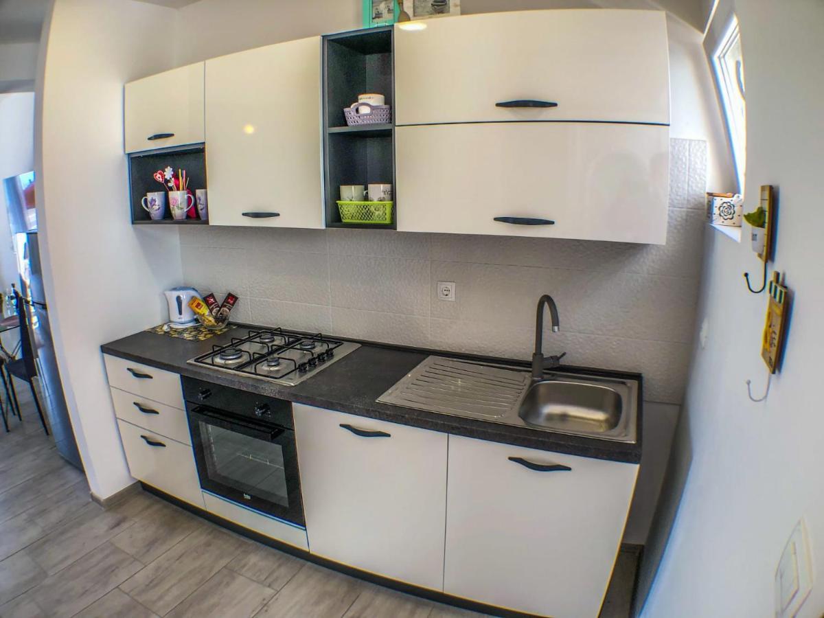 Apartmani Doris Gradac  Esterno foto
